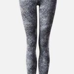 Lululemon  Wunder Under High Rise Luon Spray Jacquard White size 4 EUC Photo 0