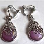 Source Unknown NWOT Victorian Lt. Purple Crystal Silver Tone Filigree Overlay Clip On Earrings Photo 2