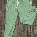 Vuori  Joggers Women’s Performance Medium Green  Photo 0