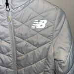 New Balance Women’s Light Grey Hooded Full Zip Puffer Jacket Sz small Photo 2
