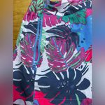 Reel Legends  Colorful Leaf Print Women's Shorts Size Medium Photo 2