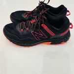 New Balance 410 V6 Trail Running Women's Sneakers in Black and Neon Pink size 10 Photo 4