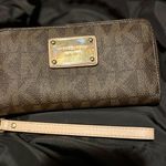 Michael Kors Wallet Photo 0