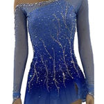 Reveal Dazzle in this blue sarong with shimmering rhinestones. Ideal for beach elegance. Photo 0