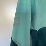 The North Face Women's Aqua and Dark Green Ski Jacket Photo 7