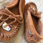 Hello Kitty Minnetonka moccasins Photo 2