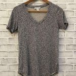 Athleta Women’s  Breezy scoop v-neck short sleeve b&w athletic shirt size XS Photo 0