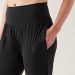 Athleta Salutation Jogger in Powervita Black Small Athleisure Photo 4