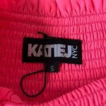 Katie J NYC set Photo 4