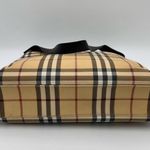 Burberry LONDON Nova Check Shoulder Bag
PVC Leather Beige Photo 2