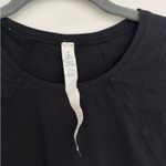 Lululemon  black crop top Photo 2