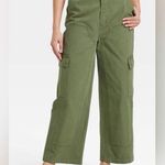 Universal Threads Universal Thread Cropped Wide Leg Cargo Pants Photo 0