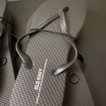 Old Navy  flip flops Photo 0