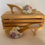 Vintage Tan/White Trendy Wood Mimic Heels Floral Sandals Tan Size 6 Photo 2