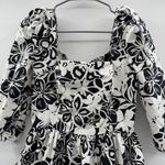 Cara Cara Hart Floral Print Black & White Half Sleeve A Photo 1