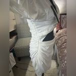 Short white dress with a modern and elegant design. It features long sleeves, Size M Photo 3