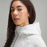 Lululemon  Scuba Full-Zip Cropped Hoodie in Heathered Core Ultra Light Grey Photo 4