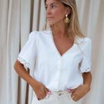 Chic White Blouse with Lace Trim Size undefined Photo 4