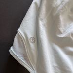 Lululemon  Ice Blue Hottie Hots 4” Shorts Women’s Sz 2 Excellent Condition Photo 4