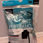 NWT women’s small Quest Performance dry Photo 3