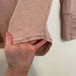 Evereve Symone Snap Cuff Top Rose Blush Pink Curved Raw Hem Long Sleeve Snaps S Photo 8