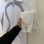 Lululemon 6 white sweatshirt Photo 3