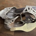 Moda CLOSET CLOSING! LAST CHANCE NWOT  gold leather wedge sandals Photo 3