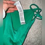 ASOS DESIGN V-front tie side bikini bottoms in emerald green Photo 4
