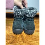 Khombu Boots Women 8M Black Gray Suede Leather Flat Zip Round Toe Winter Travel Photo 2