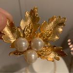 None Gold Leaves Textured Gold Tone Faux Pearl Ladies Pin Brooch Costume Jewelry Photo 6
