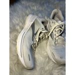Brooks adrenaline gts 22 white and gray size 8 Photo 1