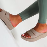 OOFOS Ooah Slide Recovery Sandals size 7 Tan Photo 0