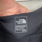 The North Face Woman's Sz M Black Mid Rise Cropped Athletic Leggings Hiking Photo 2