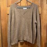 Old Navy  women’s vneck pull over long sleeve sweater size medium. Photo 0