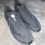 Nike  running sneakers size 8  zoom windflow 6 gray Photo 0