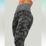 Amazon Two-Tone Camouflage Seamless Active Wear Leggings, Size S Photo 4