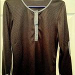 Unlisted Black and gray thermal 3/4 button up top. Size small Photo 0