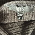 Iris Black Ribbed Padded Crop Top Photo 4