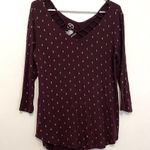 Maurice's  24/7 Patterned Tee Lattice V-Neckline Burgundy Maroon Red 3/4 Sleeve M Photo 1