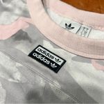 Adidas Camo Crop Crewneck Sweatshirt small pink white gray Photo 3