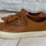 Universal Threads Universal Thread women 7 tan & white tie up casual shoes Photo 0