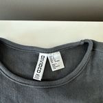 H&M Gray Fitted Short Sleeve T-Shirt Photo 1