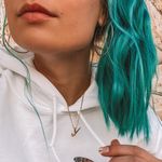 Swoosh Logo Pendent Gold Necklace Photo 3