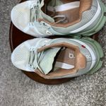 on cloud  women size 8 men’s 6.5 Photo 10