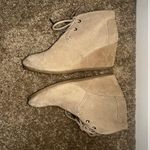 Toms Ankle Wedge Boots Women’s Tan Suede Beige Lace Up Heel Shoes Chukka Photo 3