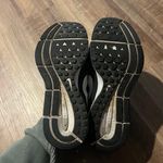 Nike Women’s Zoom Sneakers Black and White - Size 7.5 Photo 4