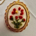 Vintage floral embroidered pendant necklace/ brooch Photo 7