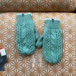 The North Face  Cable Knit Mitt Photo 1