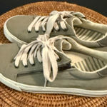 Taos Sneakers with White Laces size 10 wide Gray Photo 0