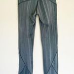 Lululemon  In Movement Tight 25" Everlux Linear Spray Dye White Deep Ocean Size 2 Photo 6